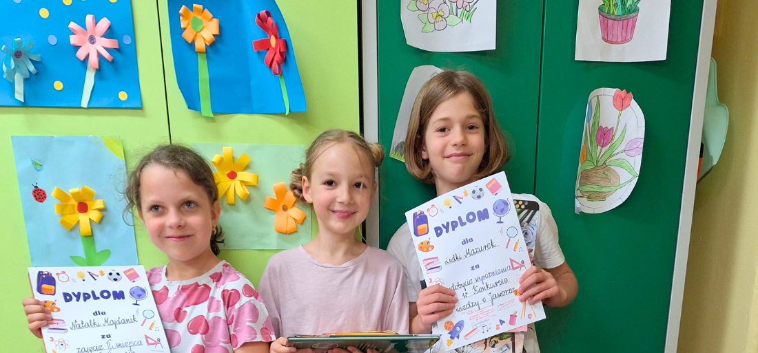 Zdjęcie nagrodzonych uczniów