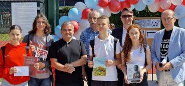 Zdjęcie nagrodzonych uczniów
